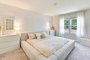 Modern Anderson Home w/ Fire Pit & Grill