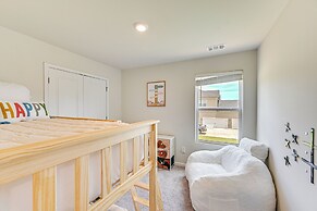 Modern Anderson Home w/ Fire Pit & Grill