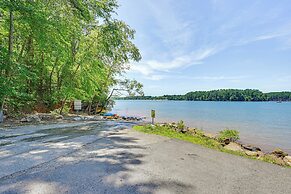 Modern Anderson Home w/ Fire Pit & Grill
