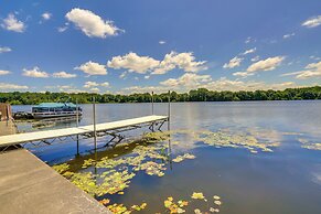 Howe Retreat w/ Fire Pit + Private Boat Dock!