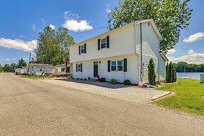 Howe Retreat w/ Fire Pit + Private Boat Dock!