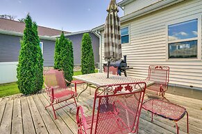 Howe Retreat w/ Fire Pit + Private Boat Dock!