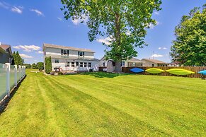 Howe Retreat w/ Fire Pit + Private Boat Dock!