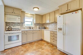 Howe Retreat w/ Fire Pit + Private Boat Dock!