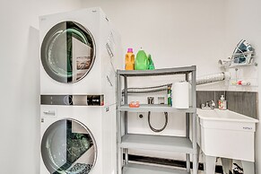 Luxury Modern Home on Golf Course w/ Game Room!