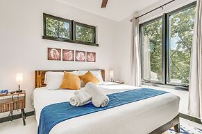 Luxury Modern Home on Golf Course w/ Game Room!