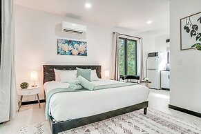 Luxury Modern Home on Golf Course w/ Game Room!