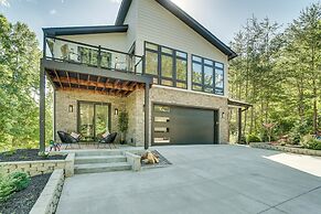 Luxury Modern Home on Golf Course w/ Game Room!