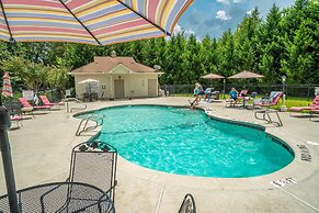 Luxury Modern Home on Golf Course w/ Game Room!