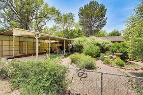 Quiet Home w/ Garden ~ 7 Mi to Patagonia Lake!