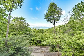 Sunset & Mountain Views: Scenic Sylva Log Cabin!