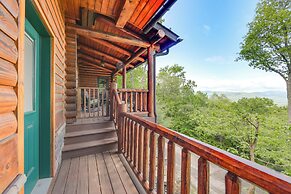 Sunset & Mountain Views: Scenic Sylva Log Cabin!