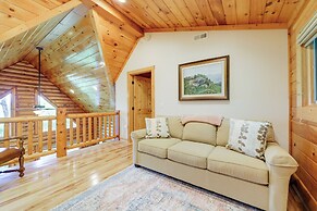 Sunset & Mountain Views: Scenic Sylva Log Cabin!