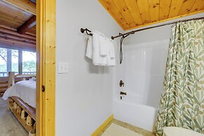 Sunset & Mountain Views: Scenic Sylva Log Cabin!