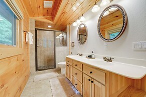 Sunset & Mountain Views: Scenic Sylva Log Cabin!