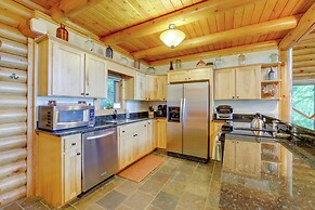 Sunset & Mountain Views: Scenic Sylva Log Cabin!