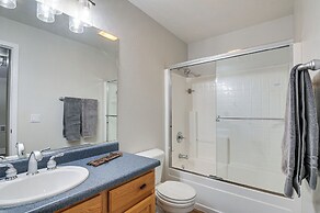 Alton Cabin w/ Wraparound Deck, Forest Views