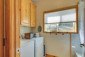 Alton Cabin w/ Wraparound Deck, Forest Views