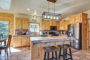 Alton Cabin w/ Wraparound Deck, Forest Views