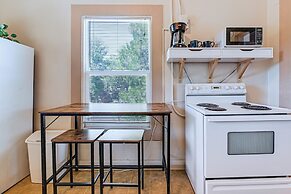 Charming Klamath Falls Apt: Walk to Downtown!