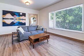 Charming Klamath Falls Apt: Walk to Downtown!
