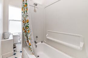 Charming Klamath Falls Apt: Walk to Downtown!