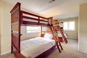 Lakefront Newport News Home, 6 Mi to City Center!