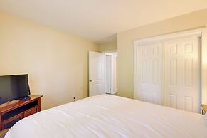 Lakefront Newport News Home, 6 Mi to City Center!