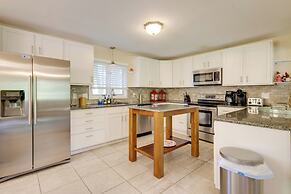 Lakefront Newport News Home, 6 Mi to City Center!