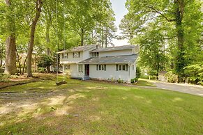 Lakefront Newport News Home, 6 Mi to City Center!