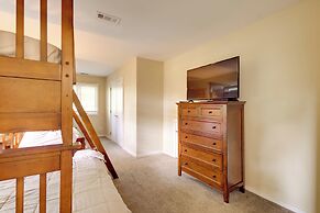 Lakefront Newport News Home, 6 Mi to City Center!