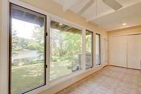 Lakefront Newport News Home, 6 Mi to City Center!