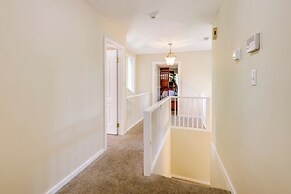 Lakefront Newport News Home, 6 Mi to City Center!