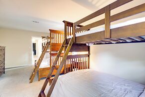 Lakefront Newport News Home, 6 Mi to City Center!