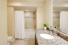 Lakefront Newport News Home, 6 Mi to City Center!