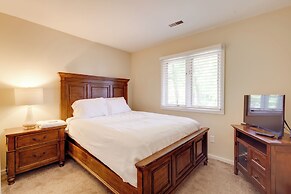 Lakefront Newport News Home, 6 Mi to City Center!