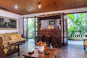 Natureza-piscina-lareira-Brazilan Corner