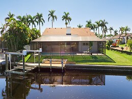 Skylark Oasis - Family Fun & Luxury