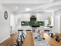 Skylark Oasis - Family Fun & Luxury