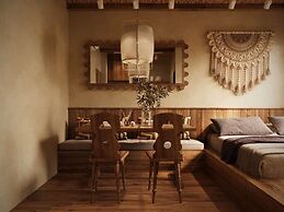 UNIQUE Creative Apartment in Old Quarter