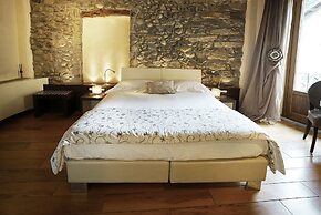 1711 Luxury Guest House