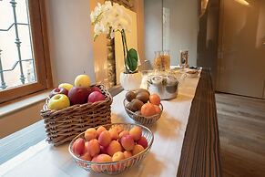 1711 Luxury Guest House