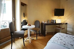 1711 Luxury Guest House