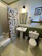 Alamoosook Lakeside Inn