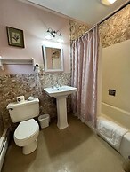 Alamoosook Lakeside Inn