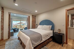 Bavarian Lodge Suites