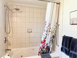 Peachland Beach Resort