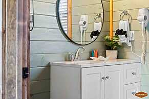 Luxe Mountain Pool Escape by Ghosal Luxury Lodging