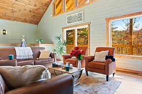 Luxe Mountain Pool Escape by Ghosal Luxury Lodging