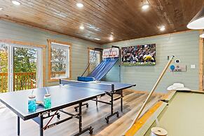 Luxe Mountain Pool Escape by Ghosal Luxury Lodging